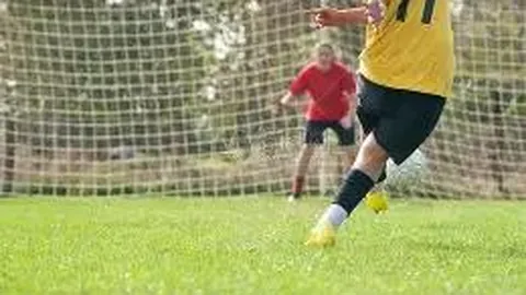 沙姆沙伊赫激情！埃及神锋萨拉赫年薪直逼C罗，沙特豪门豪掷重金争抢！